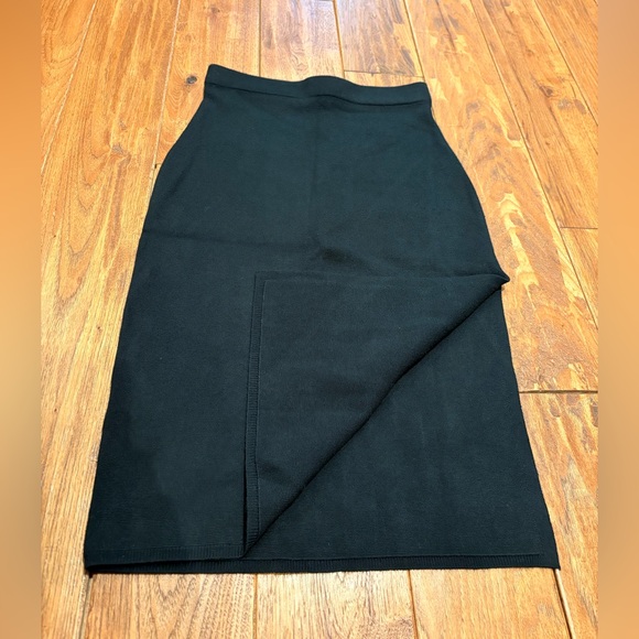 Abercrombie & Fitch Black knit Pencil Skirt with slit - Picture 2 of 8